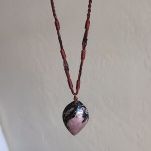 Elegant Pink and Black Pendant Necklace